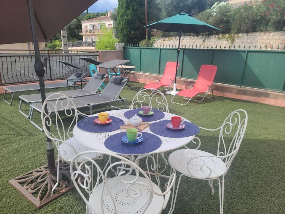 De 1 A 6 Avec Terrasse Solarium, Vue Panoramique Et Parking Gratuit Leilighet Grasse Eksteriør bilde